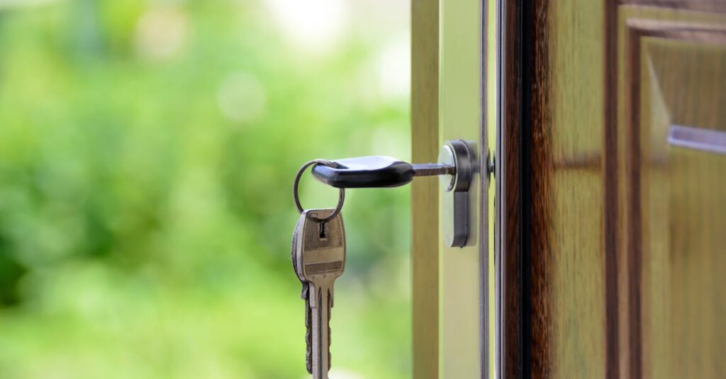 Porte d’entrée : opter pour une version pleine ou vitrée ? Découvrez les prix et la sécurité. découvrez nos conseils et inspirations pour choisir, installer et sécuriser votre porte d'entrée. trouvez le style et les matériaux idéals pour une entrée accueillante et sûre.
