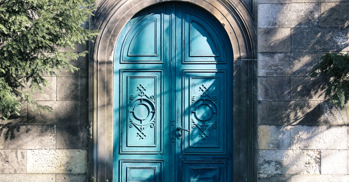 découvrez nos conseils et idées pour choisir et installer une porte d'entrée élégante, sécurisée et adaptée à votre maison. tout savoir sur les matériaux, styles et tendances pour sublimer votre façade.