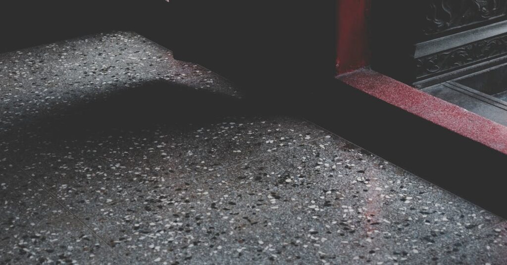 découvrez notre collection de carrelages gravel : des dalles esthétiques et résistantes, idéales pour sublimer vos sols intérieurs et extérieurs avec un effet gravier moderne et naturel.