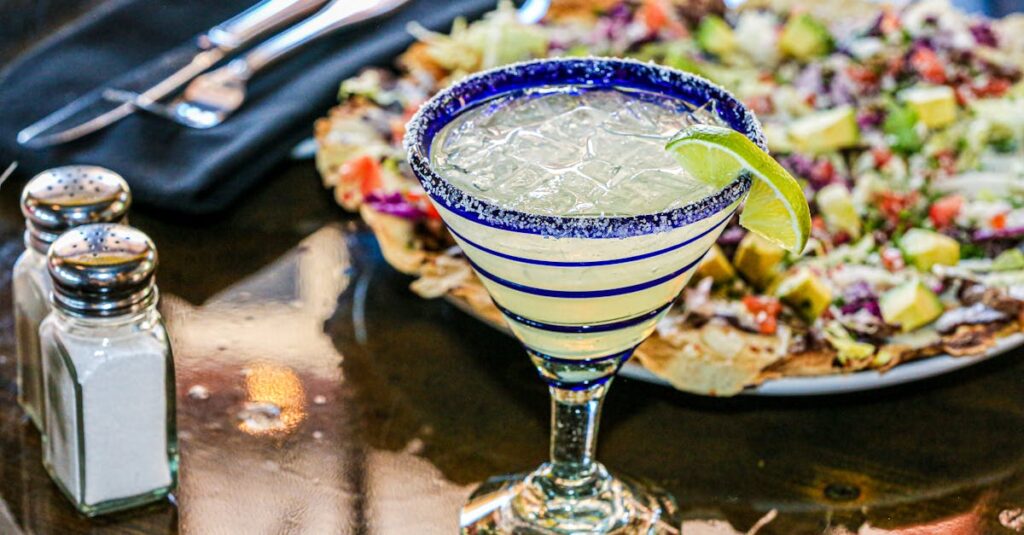 découvrez tous les secrets du lime, ce fruit acidulé et rafraîchissant. utilisations en cuisine, bienfaits santé, conseils de conservation et idées de recettes à base de lime.