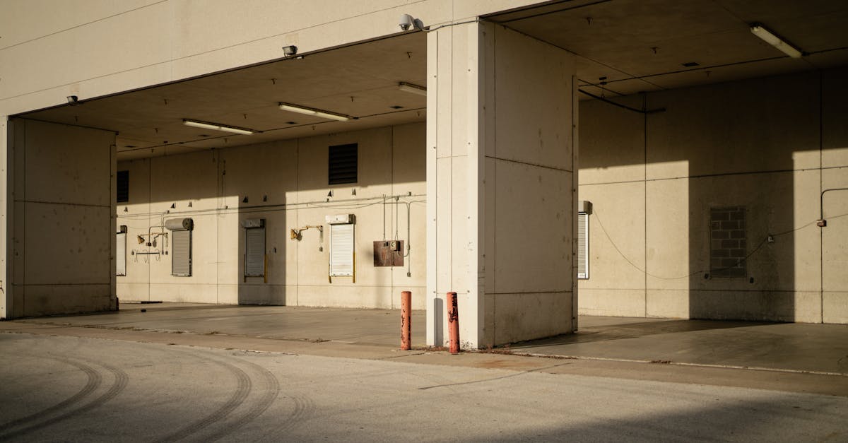 découvrez tout ce qu'il faut savoir sur les murs porteurs : définition, rôle essentiel dans la structure d’un bâtiment et conseils pour identifier ou modifier un mur porteur en toute sécurité.