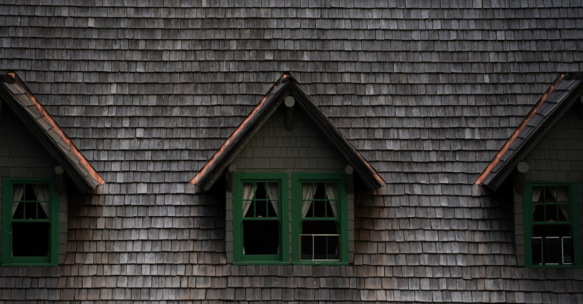 découvrez tout ce qu'il faut savoir sur les bardeaux de toiture : types, avantages, prix et conseils pour bien choisir et installer vos roofing shingles.