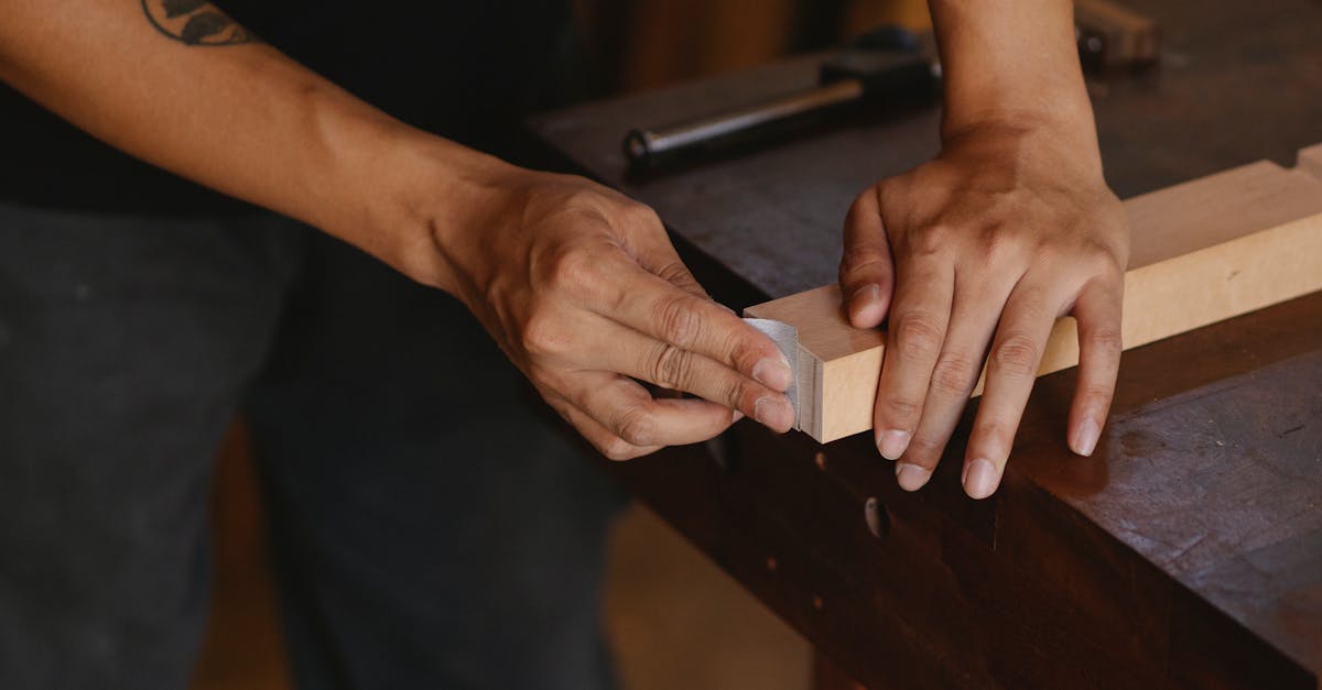 découvrez les techniques et conseils essentiels pour le ponçage (sanding) de surfaces en bois, métal ou plâtre. maîtrisez l’art du ponçage pour obtenir une finition lisse et professionnelle, que ce soit pour des travaux de rénovation, de bricolage ou de menuiserie.