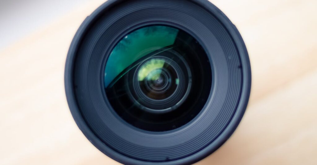 découvrez tout ce qu'il faut savoir sur les shutters : types, avantages et conseils pour bien choisir vos volets intérieurs ou extérieurs afin d'améliorer l'esthétique et la sécurité de votre habitation.