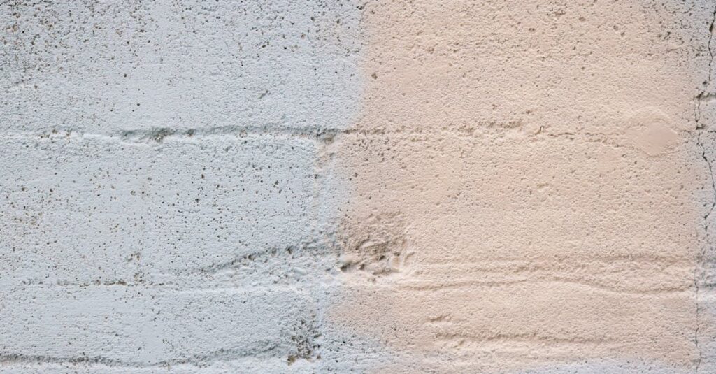 découvrez l'élégance durable du stone finish, un revêtement effet pierre qui apporte caractère et authenticité à vos surfaces intérieures et extérieures. facile d'entretien, tendance et résistant.