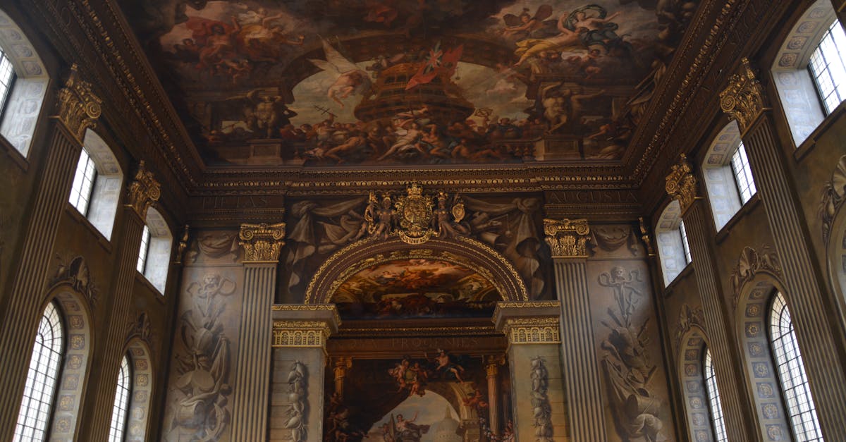 découvrez tout ce qu'il faut savoir sur le plafond cathédrale : ses avantages, son impact esthétique et des idées pour intégrer un plafond voûté dans votre intérieur moderne ou traditionnel.