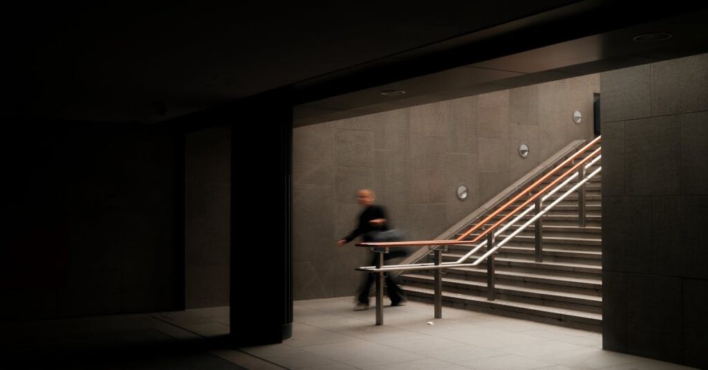 Tout savoir sur l’escalier à pas japonais : coût, mise en place, matériaux et atouts découvrez nos escaliers à marches alternées, une solution innovante pour gagner de l'espace tout en assurant sécurité et confort dans votre intérieur.