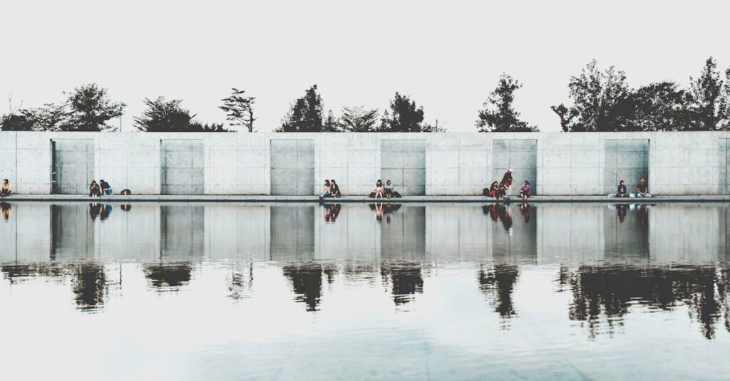 Peindre sa piscine en béton : coût, atouts, inconvénients, astuces et choix de peinture peinture pour piscine en béton : transformez l'apparence de votre piscine avec une peinture durable, résistante et facile à appliquer, pour un rendu esthétique et une protection optimale.