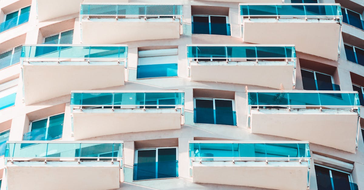 découvrez tout sur le glazing : techniques, avantages et conseils pour obtenir une finition parfaite et protéger vos surfaces vitrées.