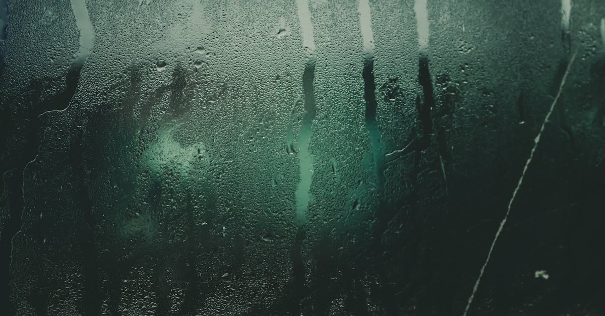 comprendre l'humidité : définition, effets sur le confort et la santé, et conseils pour bien gérer le taux d'humidité dans votre environnement.