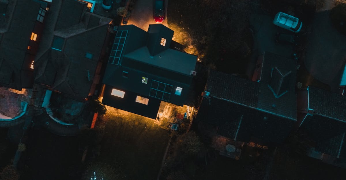 calculez facilement la superficie de votre toit avec notre outil précis pour estimer les matériaux nécessaires et planifier vos projets de rénovation ou construction.