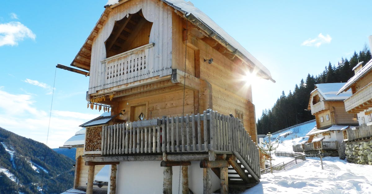 calculez facilement la pente de votre toit grâce à notre guide précis et simple. idéal pour vos projets de construction ou rénovation de toiture.