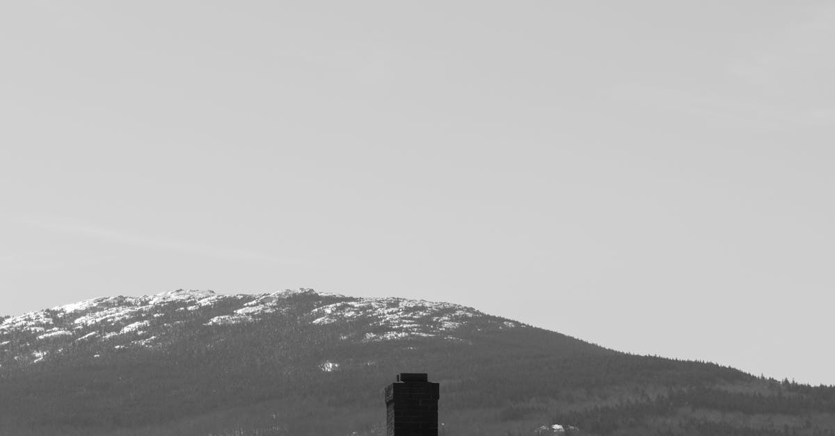 calculez facilement la pente de votre toit grâce à notre guide simple et précis, adapté à tous vos projets de toiture.