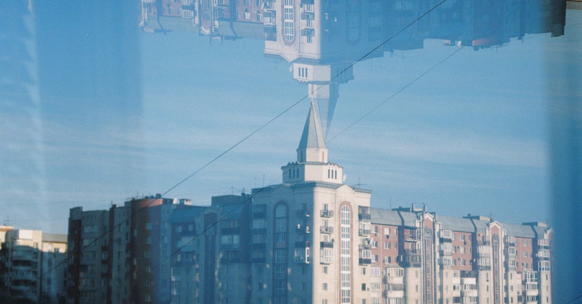 film d'isolation pour fenêtres : améliorez l'efficacité énergétique de votre habitat en réduisant les pertes de chaleur et en augmentant le confort intérieur.