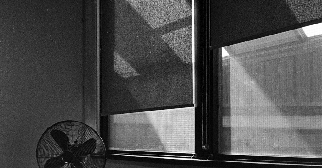 découvrez notre ventilateur de fenêtre performant, idéal pour améliorer la circulation de l'air et rafraîchir votre intérieur facilement.