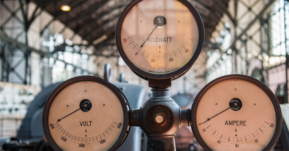 découvrez tout sur les compteurs électriques : fonctionnement, types, installation et conseils pour optimiser votre consommation d'énergie.
