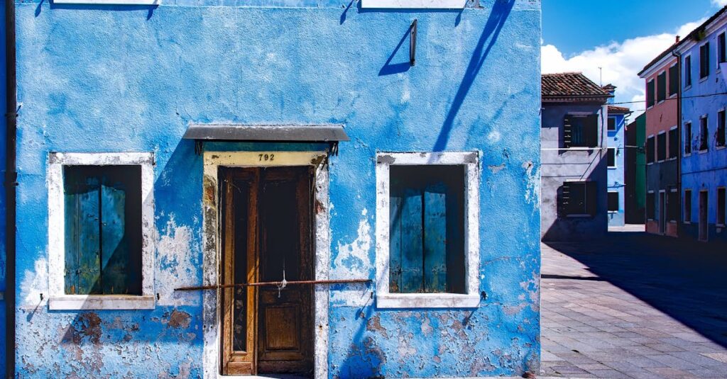 estimation de la quantité d'enduit pour façade : calculez facilement les matériaux nécessaires pour vos travaux de finition extérieure.