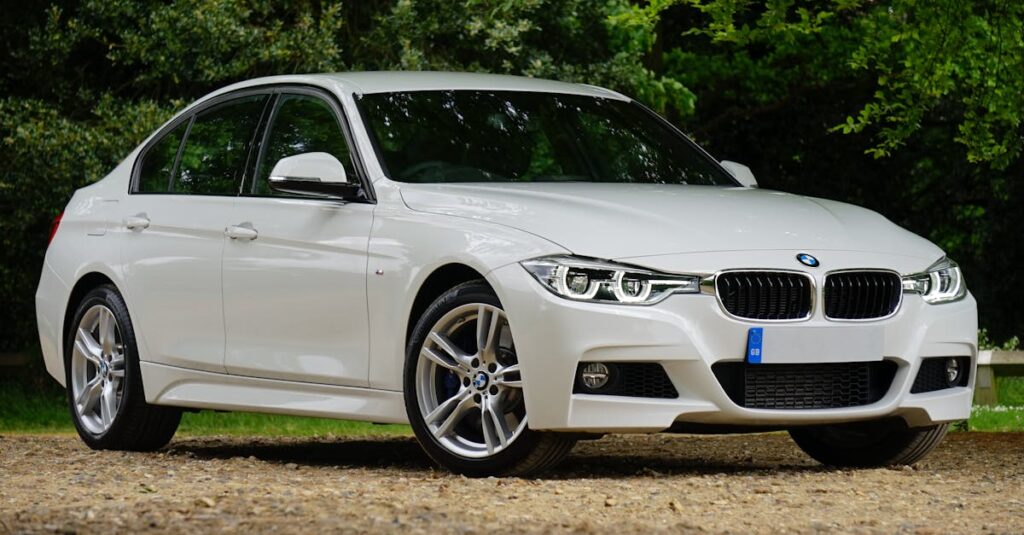 découvrez nos allées en gravier durables et esthétiques, idéales pour embellir votre extérieur tout en facilitant l'accès à votre maison.