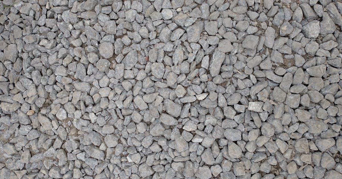 découvrez nos allées en gravier durables et esthétiques, parfaites pour améliorer l'entrée de votre maison avec style et fonctionnalité.