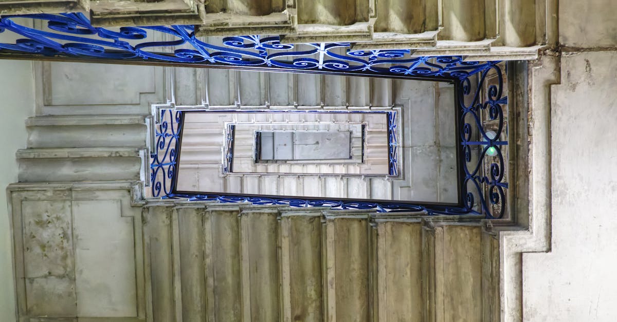 installation d'escaliers en parquet : profitez d'un savoir-faire expert pour un escalier en bois élégant, durable et parfaitement intégré à votre intérieur.