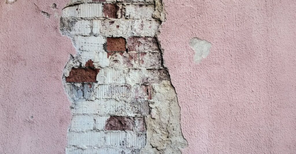 Les étapes pour appliquer un enduit sur un mur intérieur services professionnels d'enduisage pour des murs lisses et durables. experts en plâtrerie intérieure et extérieure.