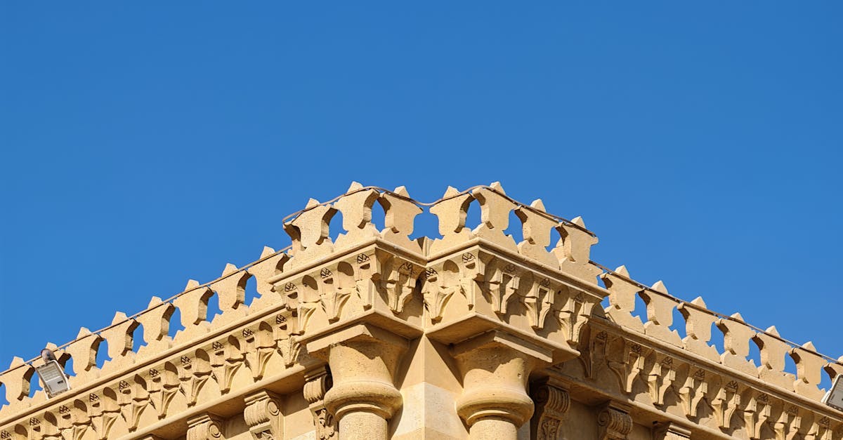 découvrez comment mesurer et calculer les dimensions de votre toit avec précision pour vos projets de construction ou de rénovation.