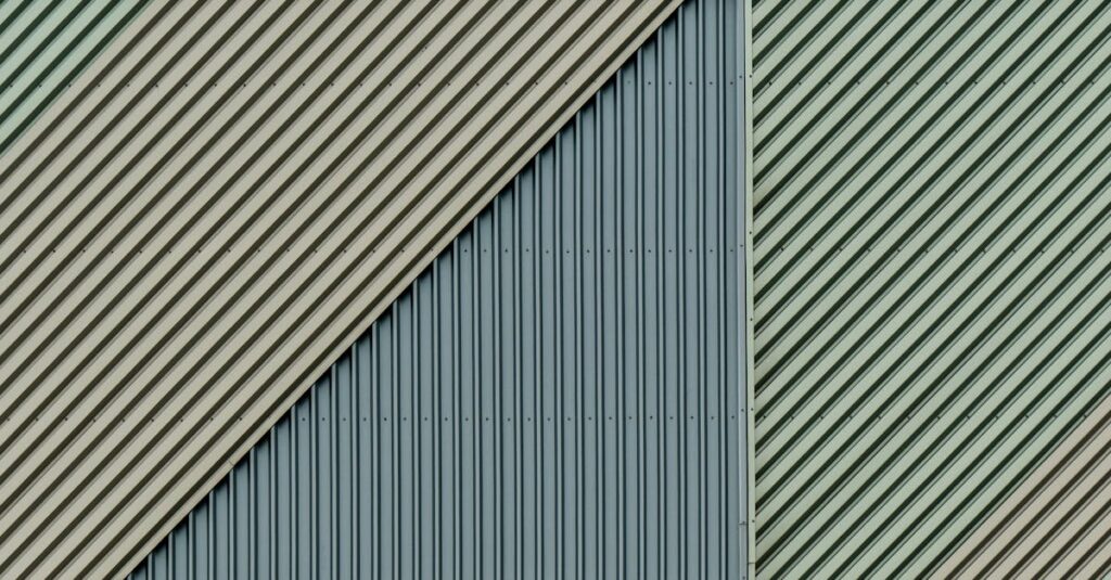 Le bardage en ardoise : explorez les coûts, les atouts, les matériaux et nos recommandations découvrez nos solutions de revêtement en ardoise pour une façade élégante, durable et naturelle. parfait pour protéger et embellir votre habitat.