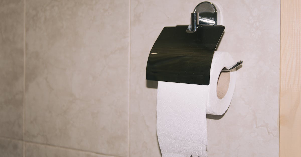 découvrez les dimensions des toilettes suspendues pour une installation optimale et un gain de place dans votre salle de bain.