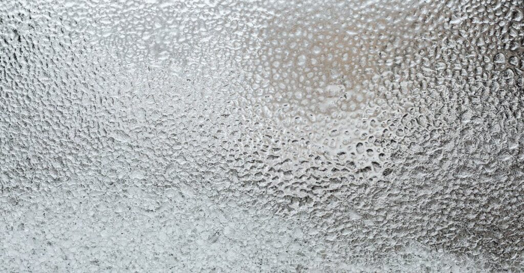 Le vitrage dépoli : ses atouts, ses limites et le coût de son installation découvrez nos solutions de verre dépoli pour une décoration moderne et élégante, alliant intimité et luminosité.