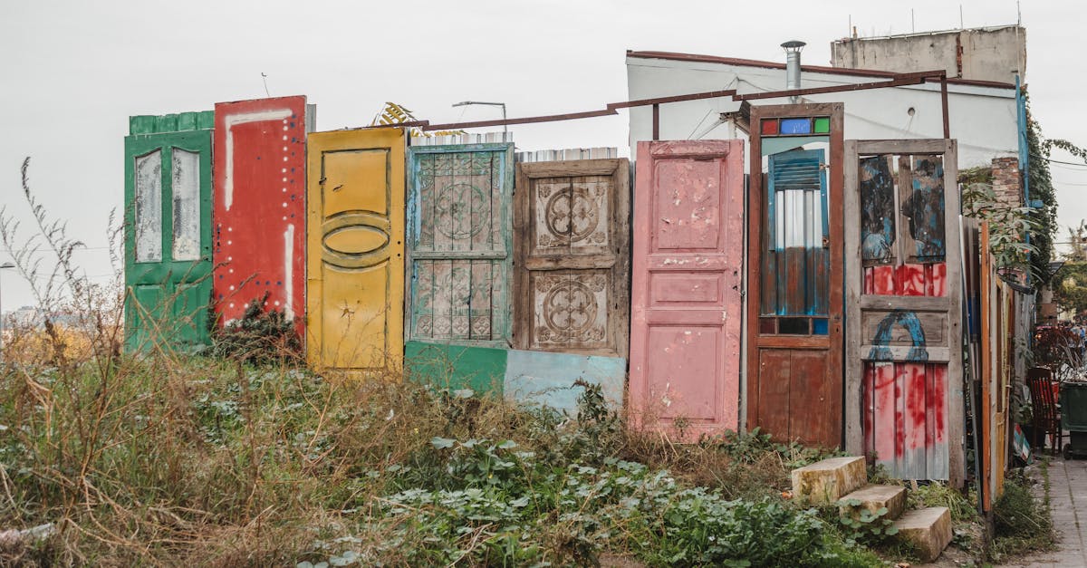 découvrez le coût d'installation d'une porte-fenêtre française renforcée, incluant les facteurs influençant le prix et les conseils pour optimiser votre budget.