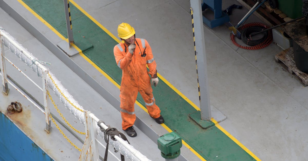 découvrez comment construire une terrasse en mélèze durable et esthétique avec notre guide complet sur la construction de terrasses en bois de mélèze.