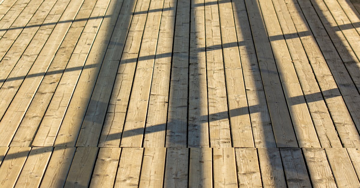 construction de terrasses en mélèze : découvrez les avantages du bois durable et esthétique pour aménager un espace extérieur naturel et résistant.