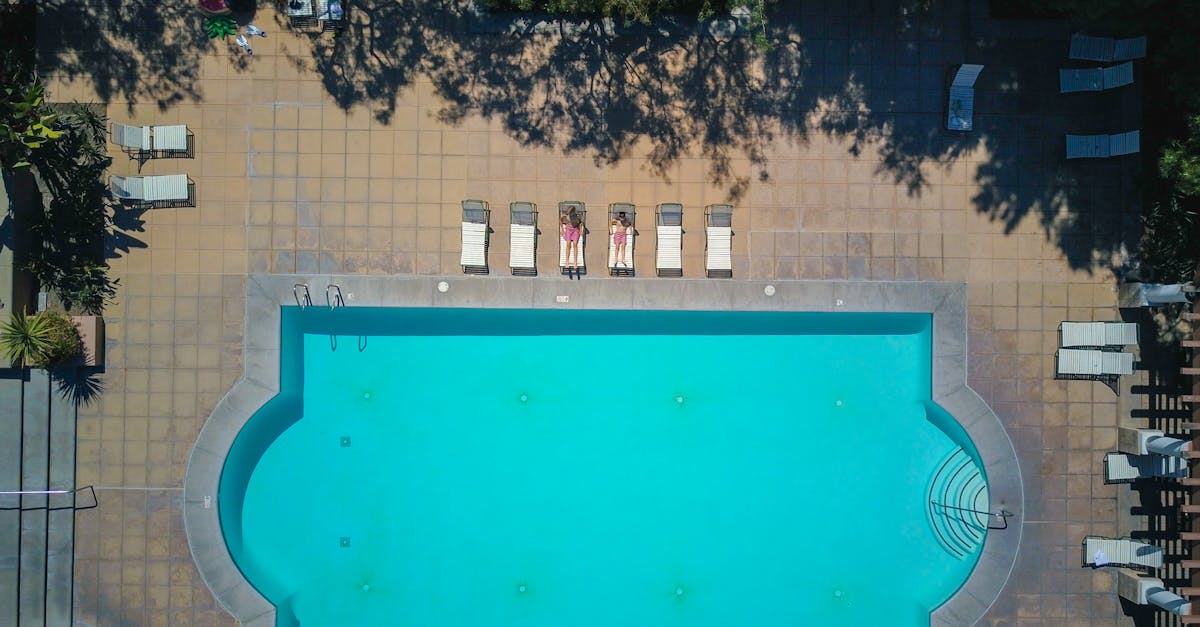 découvrez notre sélection de pool decks élégants et durables pour aménager et sécuriser votre piscine avec style.