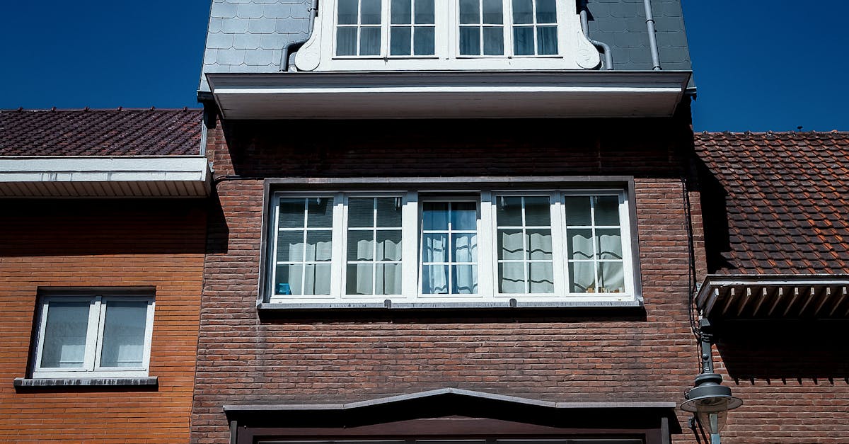 découvrez tout sur les lucarnes de toit : avantages, types et conseils d'installation pour optimiser l'espace et la luminosité de votre maison.