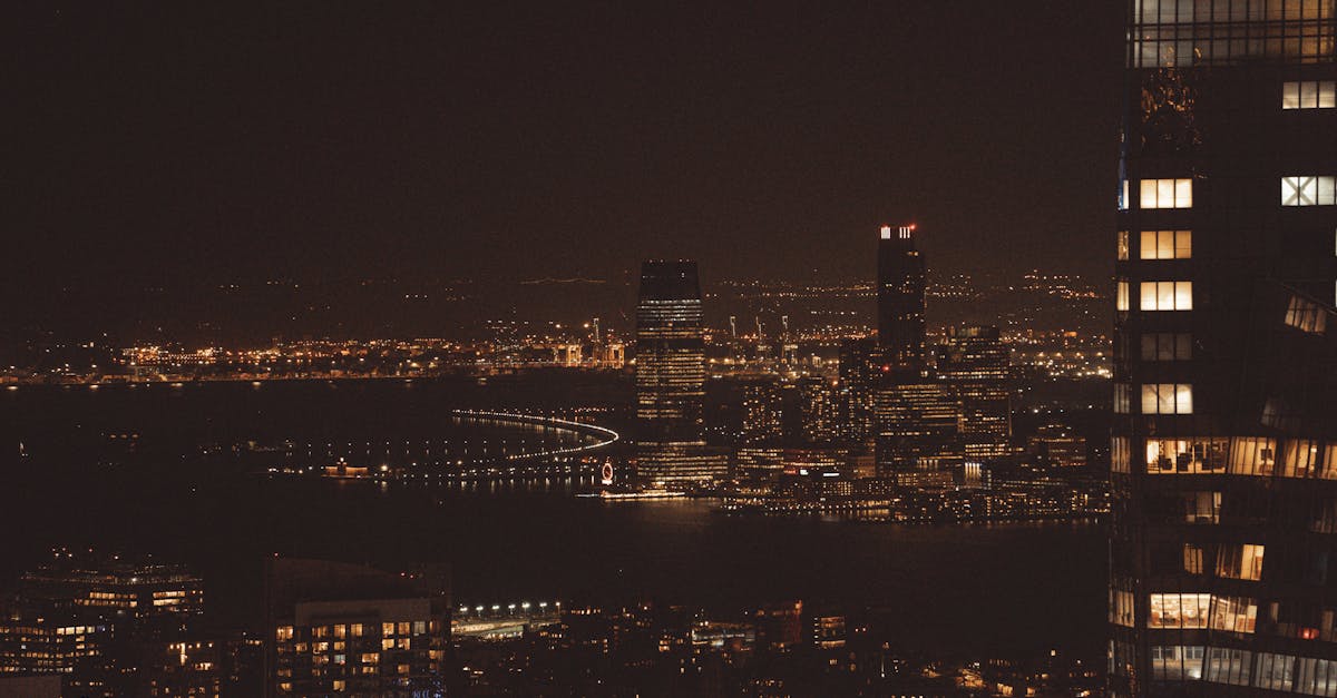découvrez notre terrasse sur le toit, un espace idéal pour profiter d'une vue panoramique, se détendre en plein air et organiser des moments conviviaux.