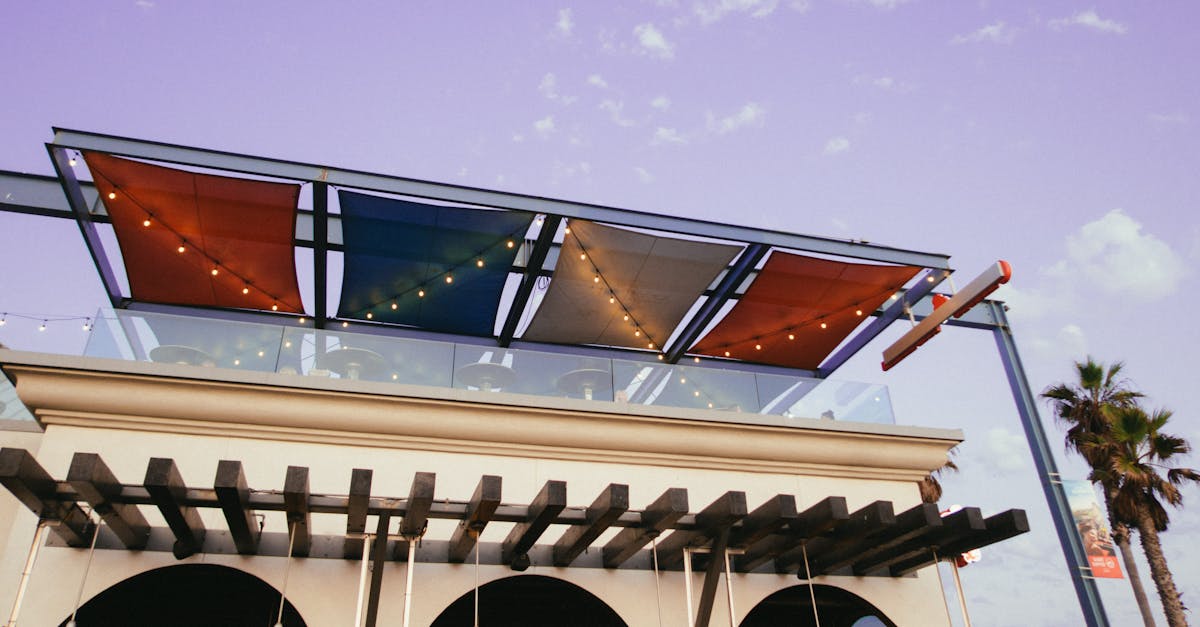 découvrez notre magnifique roof terrace offrant une vue imprenable, un espace convivial pour se détendre et profiter du soleil en toute intimité.