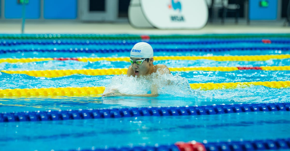 découvrez comment optimiser la consommation d'eau de votre piscine pour économiser tout en assurant une eau propre et claire.