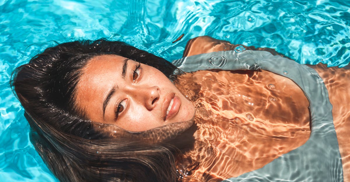 découvrez comment gérer et réduire la consommation d'eau de votre piscine pour un usage plus économique et écologique.