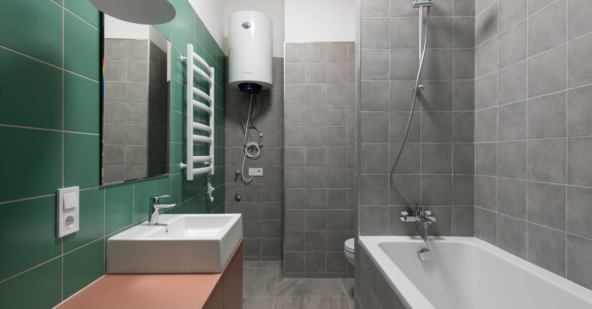 chaudière à condensation murale au gaz, compacte et efficace, idéale pour un chauffage économique et respectueux de l'environnement.