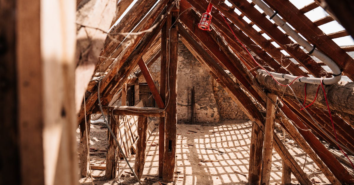 découvrez le coût de la rénovation de grenier : estimation des prix, facteurs influençant le budget et conseils pour réussir votre projet d'aménagement.