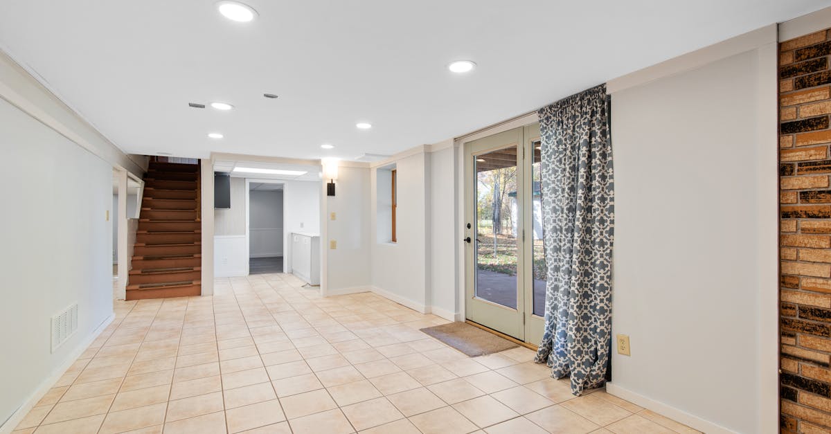 estimation du coût de rénovation de sous-sol : obtenez une idée claire des dépenses pour transformer votre sous-sol en espace fonctionnel et agréable.