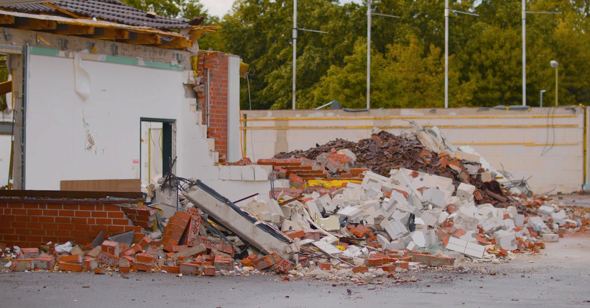 estimation du coût de démolition de salle de bain : obtenez une évaluation précise pour planifier vos travaux de rénovation en toute sérénité.