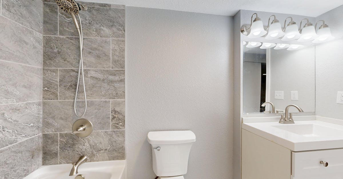 découvrez les hauteurs recommandées pour les équipements de salle de bain afin d'assurer confort et fonctionnalité dans votre espace.