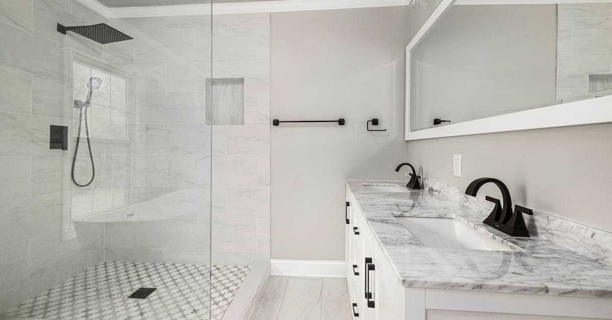 découvrez les hauteurs recommandées pour les accessoires de salle de bain afin d'optimiser confort et fonctionnalité dans votre espace.