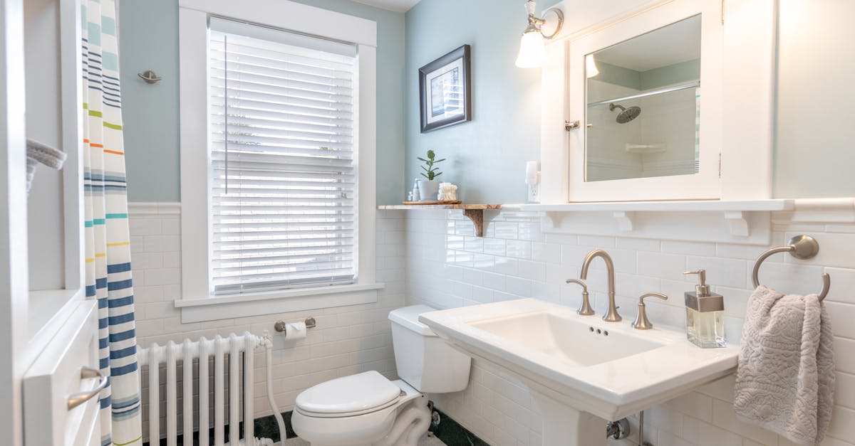 découvrez le coût de la rénovation de salle de bain : guide complet des prix, conseils pour économiser et planifier votre budget efficacement.