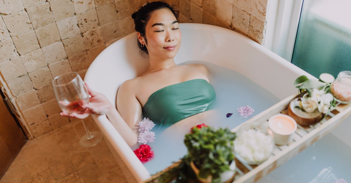 service professionnel d'installation de baignoire pour une salle de bain moderne et fonctionnelle. installation rapide et de qualité garantie.