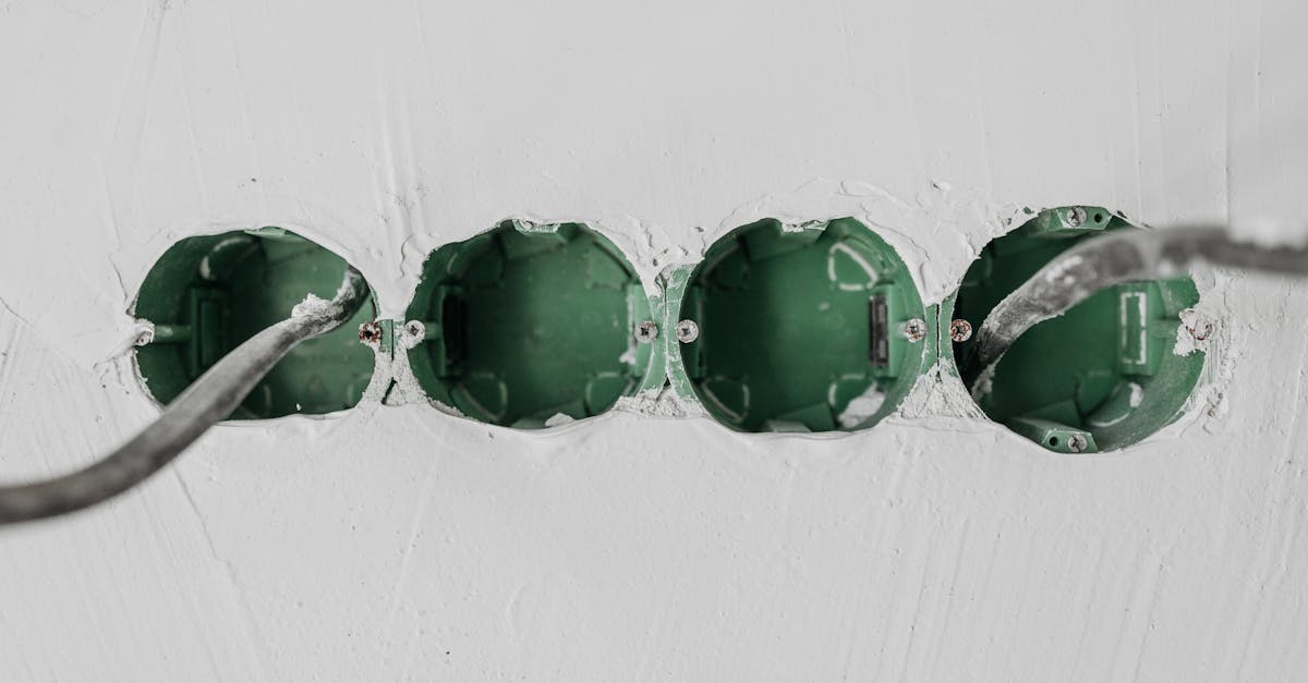 découvrez les coûts de rénovation électrique : estimation des prix, facteurs influençant le budget, et conseils pour planifier vos travaux en toute sérénité.