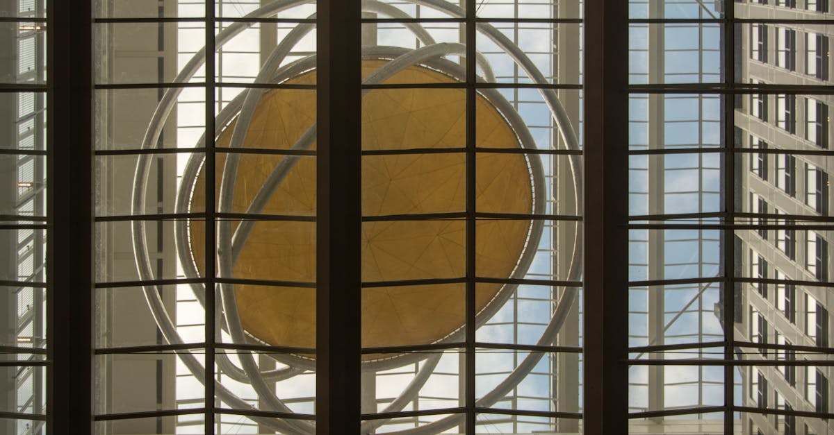 découvrez le coût d'installation d'un faux plafond, les facteurs influençant les prix et des conseils pour bien planifier votre budget.