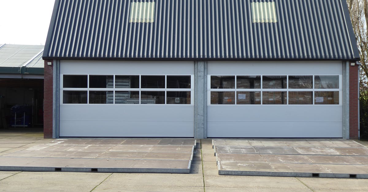 découvrez les coûts de construction d'un garage : matériaux, main-d'œuvre et conseils pour bien estimer votre budget.