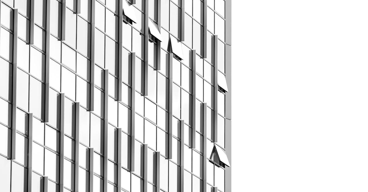 découvrez les normes et standards des garde-corps pour assurer la sécurité et la conformité des infrastructures.